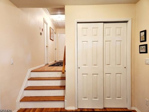 69 Warren Rd, Sparta, NJ 07871-2720