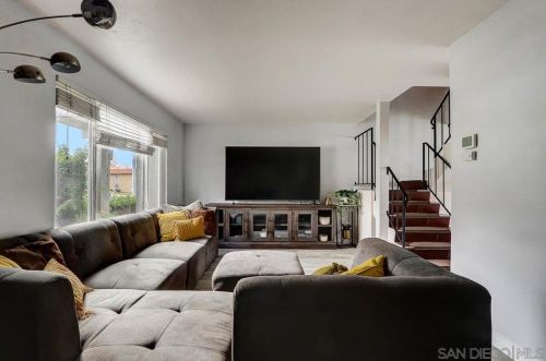 9404 Carlton Oaks Dr, Santee, CA 92071-2525