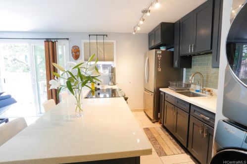 435 Walina St, Honolulu, HI 96815-2959