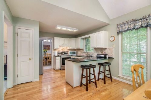 1050 Mill Dr, Kennesaw, GA 30152-5424