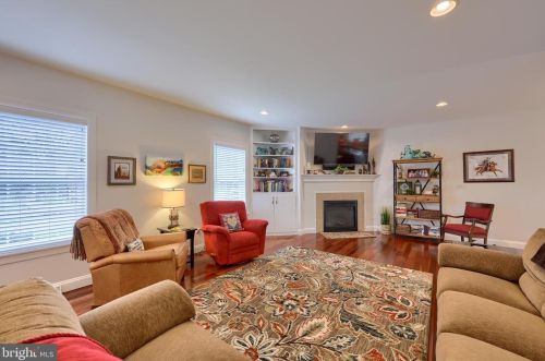 3 Twin Oaks Holw, Lancaster PA  17601-2234 exterior