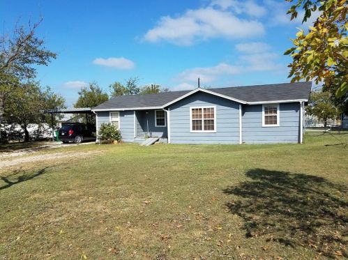105 Baughman Hill Rd, Azle, TX 76020-1913