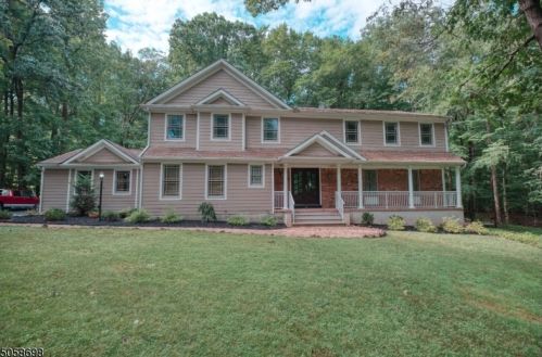 8 Angus Ln, Warren, NJ 07059-6739