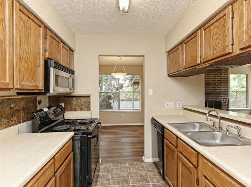 8903 Curlew Dr, Austin TX  78748-5136 exterior