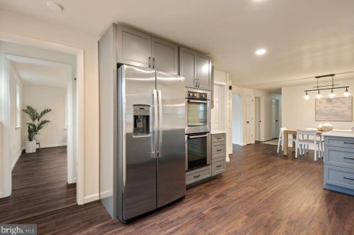 564 Lampeter Rd, Lancaster PA  17602-4010 exterior