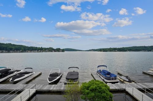 16 Windjammer Ln, Mount Arlington, NJ 07856-1432
