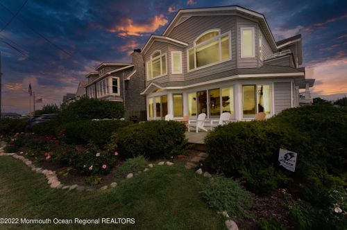 407 Bay Blvd, Lavallette, NJ 08735-2171