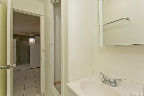 607 Isenberg St, Honolulu HI  96826-4539 exterior