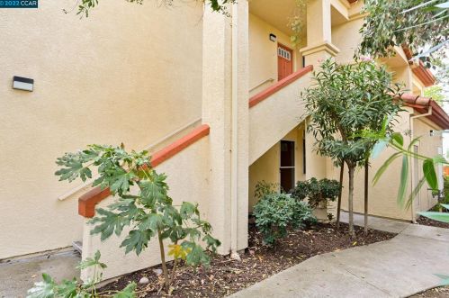 7020 Stagecoach Rd, Pleasanton, CA 94568-2185