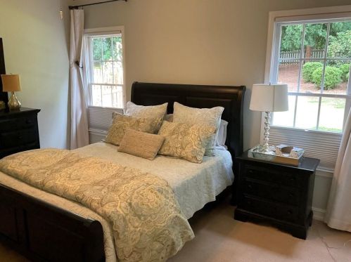 1079 Queensgate Dr, Smyrna GA  30082-6400 exterior