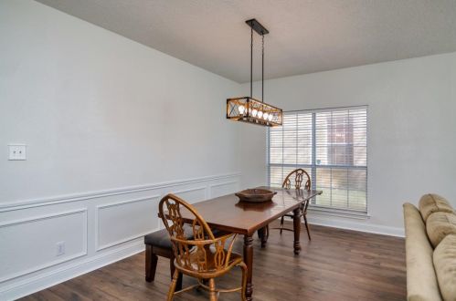 2111 Daniel Way, Carrollton TX 75006-1666 exterior