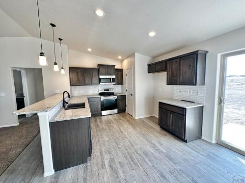 1379 Dailey Dr, Pueblo, CO 81007-1267