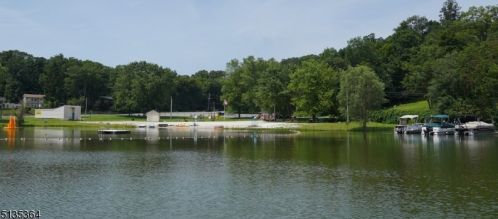 70 Broadway, Hopatcong, NJ 07843-1147