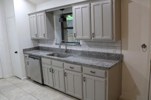 402 Bradshaw St, Cedar Hill TX  75104-1981 exterior