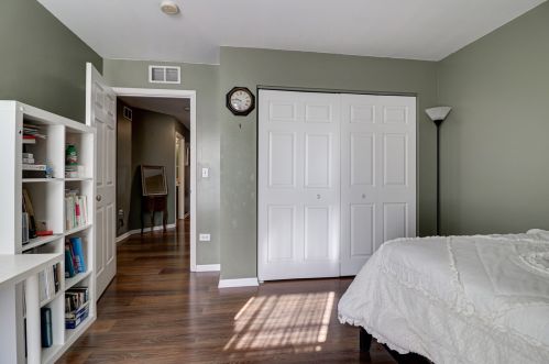 154 Palmer Dr, Lemont IL 60490-6589 exterior