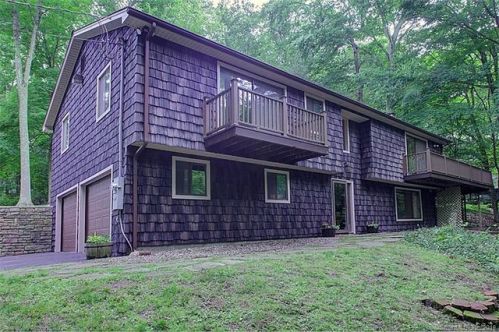 14 Little Fox Run, Huntington, CT 06484-1619