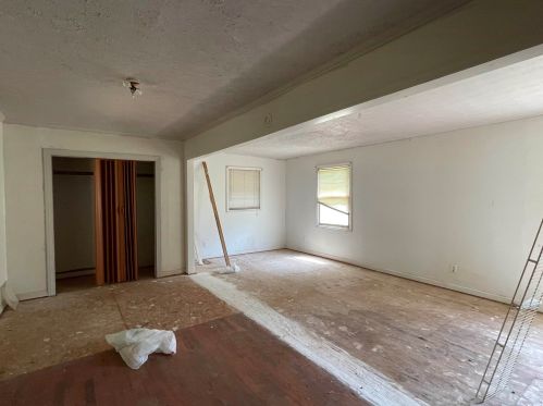 58 Glenda Dr, Lagrange, GA 30241-1249