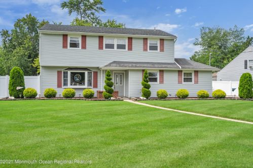 1 Norma Pl, Hazlet, NJ 07730-1820