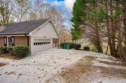 170 Huntcliff Pt, Atlanta GA  30350-1601 exterior