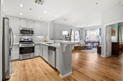 4080 Front St, San Diego, CA 92103-2077
