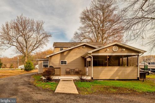 6132 Shady Side Rd, Shady Side MD exterior