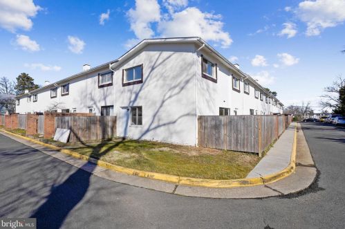 612 Adams St, Herndon, VA 20170-4613
