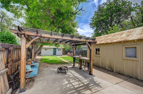 29 Knox Ct, Denver CO  80219-1404 exterior