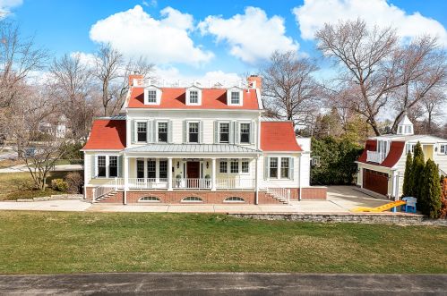 137 Oxford Ave, Willowbrook IL  60514-1151 exterior