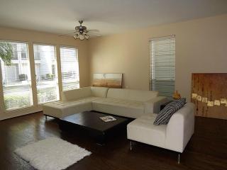 1911 Bailey St, Houston TX  77006-1507 exterior