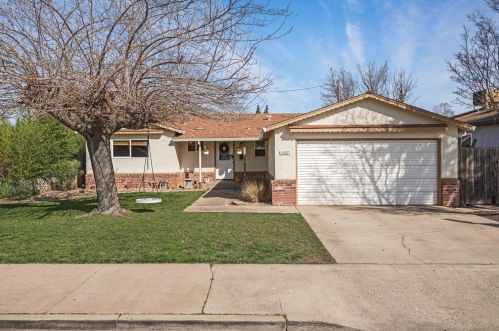 1327 Walnut St, Lodi, CA 95242-3027