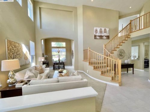 5538 Gold Creek Dr, Hayward, CA 94552-5441