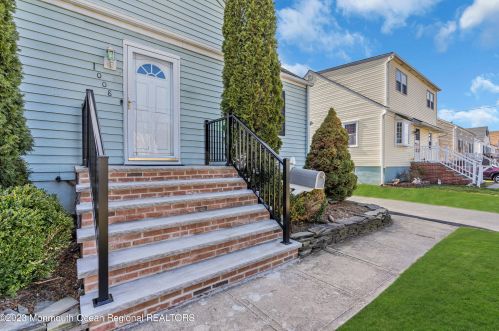 1008 Grassmere Ave, Tinton Falls, NJ 07712-4228