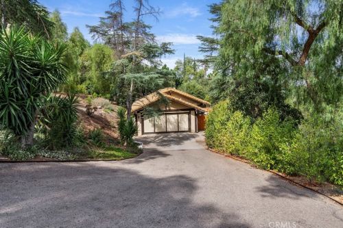 1921 Arroyo Dr, Riverside CA  92506-1610 exterior