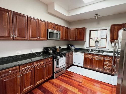 2125 Potomac Ave, Chicago, IL 60622-3011