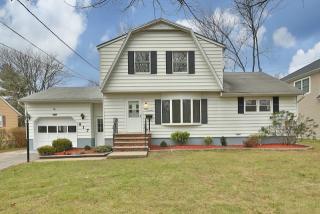 817 Alden Rd, Paramus NJ  07652-3804 exterior