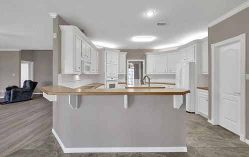 16 Westchester Dr, Conroe TX  77304-1144 exterior