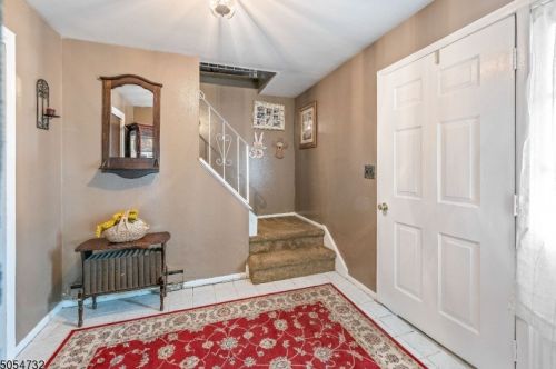 3 Windsor Ave, Hopatcong, NJ 07843-1221