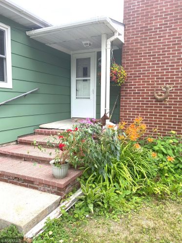 320 1st Ave, Hackett, MN 56623-2846