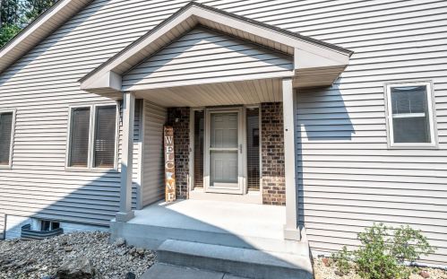 5870 Oxboro Ave, Stillwater, MN 55082-6131