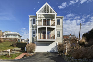 103 Shore Dr, Middletown, RI 02842-6068