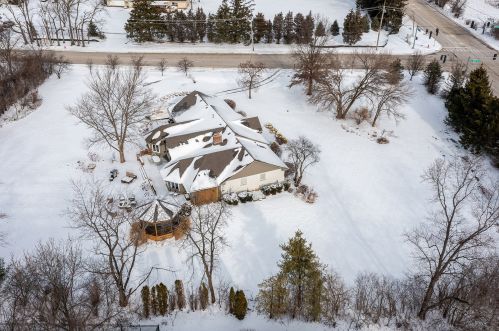 8300 County Line Rd, Willowbrook IL  60527-5719 exterior