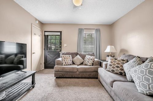 903 18th St, Georgetown, TX 78626-7710
