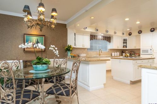 1629 Heather Ridge Dr, Glendale CA  91207-1035 exterior