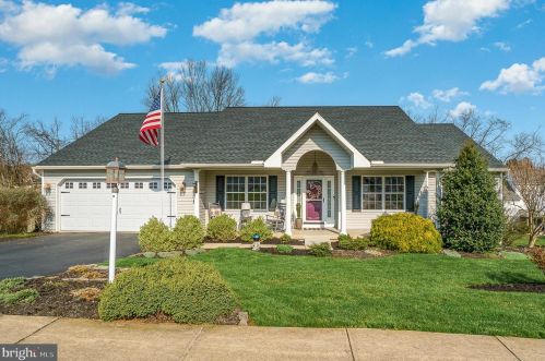 2525 Westminster Dr, York, PA 17408-9020