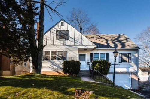 61 Ridge Rd, Middletown, CT 06457-4432