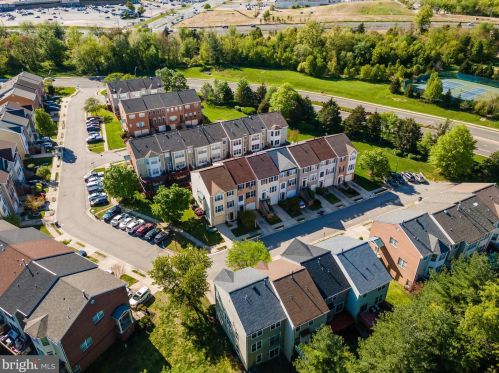 938 Herons Run Ln, Woodbridge, VA 22191-1347