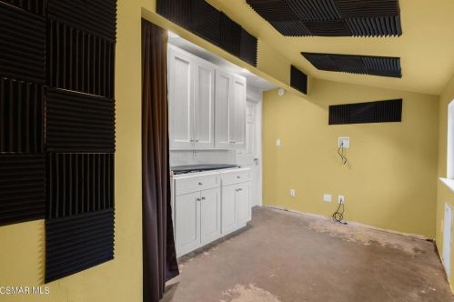 3026 Amarillo Ave, Simi Valley CA  93063-1704 exterior
