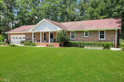 305 Huff Lake Rd, Bogart, GA 30622-1682