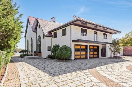49 Byram Shore Rd, Greenwich CT  06830-6906 exterior