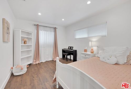 6222 Altura Ave, Glendale CA  91214-2325 exterior